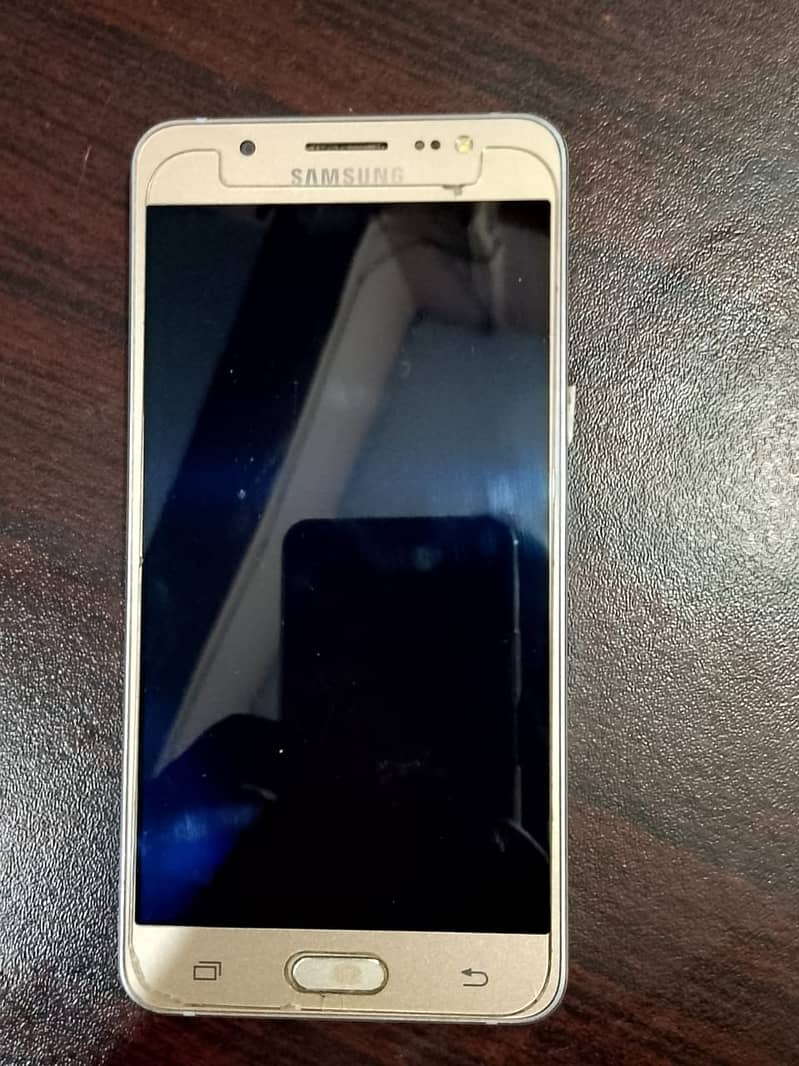 Samsung Galaxy J5 Pro 0