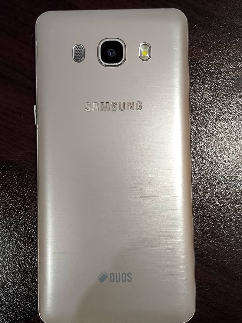 Samsung Galaxy J5 Pro 3