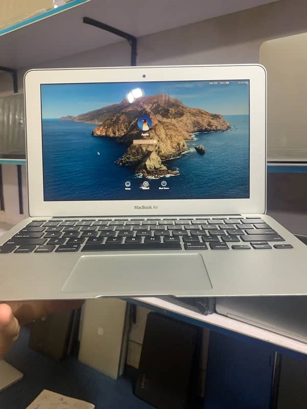 MacBook Air  model 2015  (11 inch) display i5 ram 4 ssd 128 5