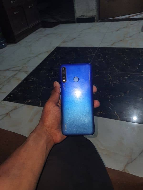 i m selling tecno spark 4 2