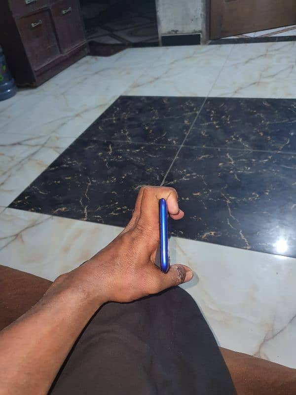 i m selling tecno spark 4 5