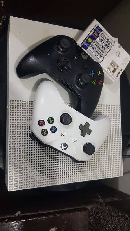 XBOX ONE S 1TB WITH TWO CONTROLLERS AND GAMES PASS ULTIMATE 0