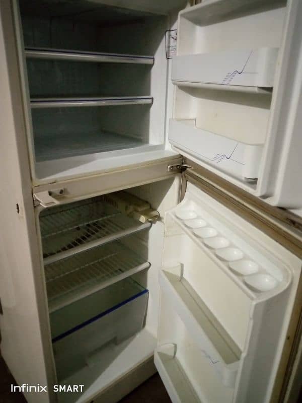 medium fridge (Dawlance) 1