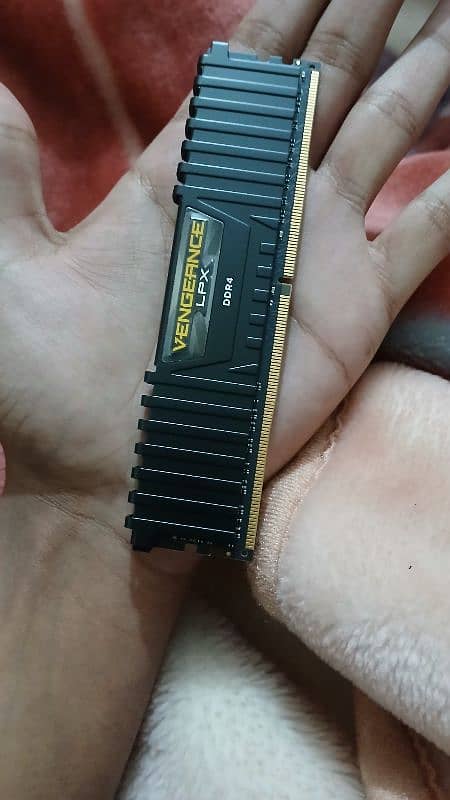 COSAIR 8+8 GB RAM 1