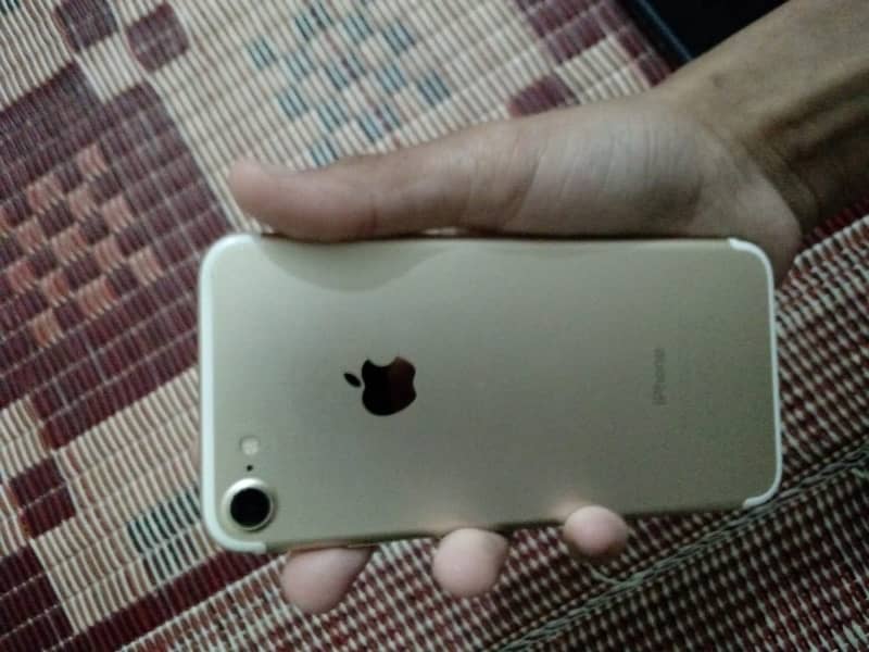 aoa iphone 7  for sale whatsapp only 03182646210 4