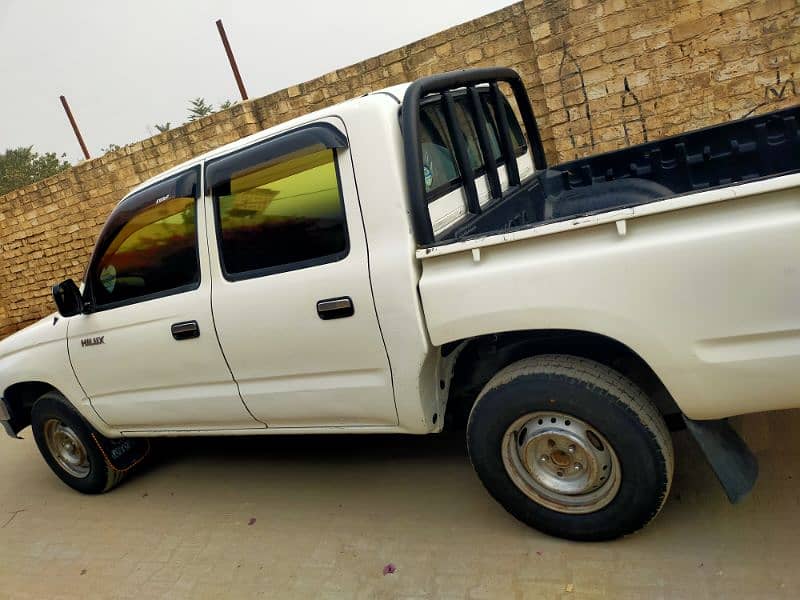 Toyota Hilux Double cabin 4×2 2001 4