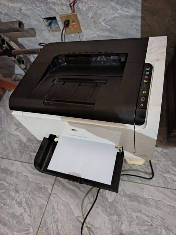 Hp laserjet cp1025 color 2