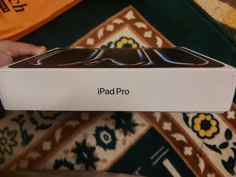 iPad Pro  M4 11 inch / 256GB / Complete Box / New Condition 8