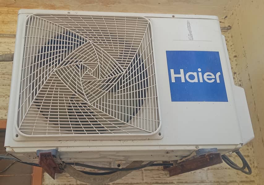 Used Haier DC Inverter 1 Ton AC (Running Condition) 1