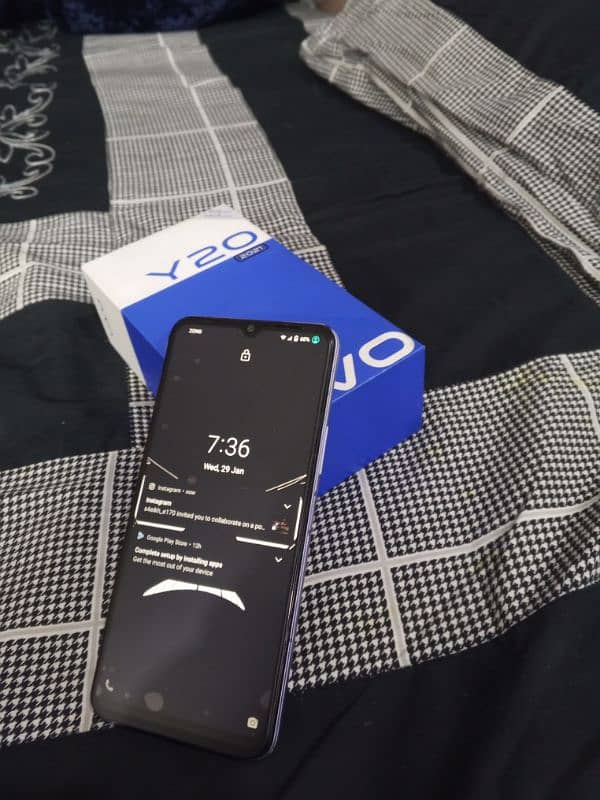 vivo y20 4 64 10by 10 with box also exchange possible 2