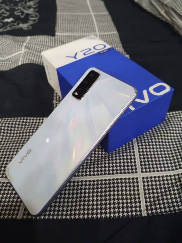 vivo y20 4 64 10by 10 with box also exchange possible 3