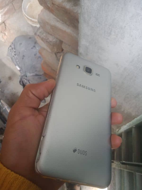 Samsung J7 in cheap price 3