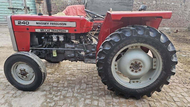 tractor 240 model 2017 MF 9