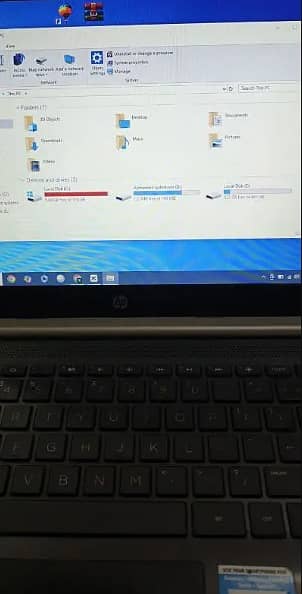 HP NoteBook 14 i3 7th Gen 512ssd 4gb Ram 1