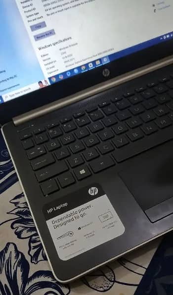 HP NoteBook 14 i3 7th Gen 512ssd 4gb Ram 4