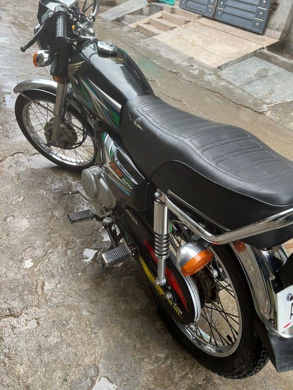 honda 125 black 2023 model 2