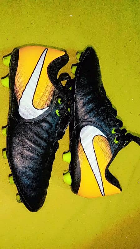 football shoes 10