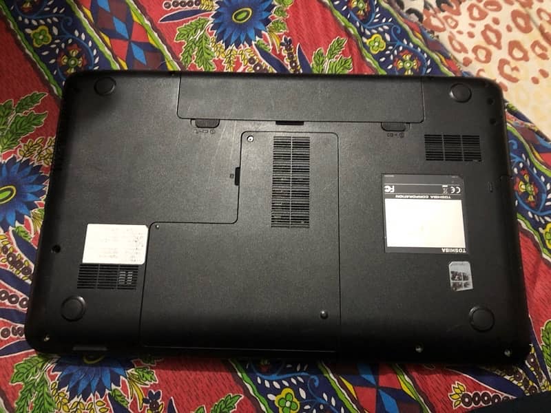 toshiba laptop urgent for sell 9/10 condition 3