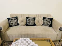 7 seater sofa with 1 front table