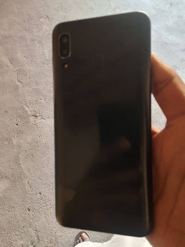 Samsung Galaxy a20 with box 2