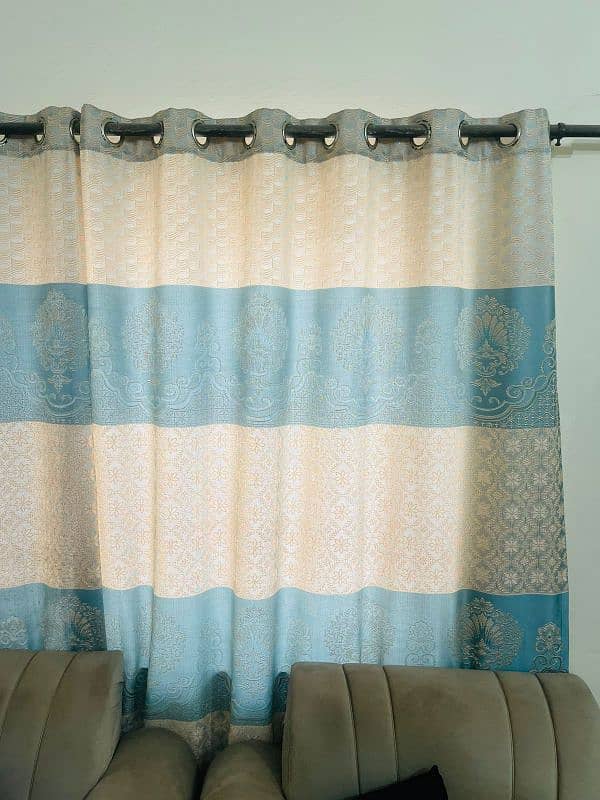 5 Curtains 1