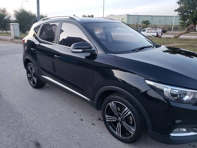 MG ZS 2021 Black 3