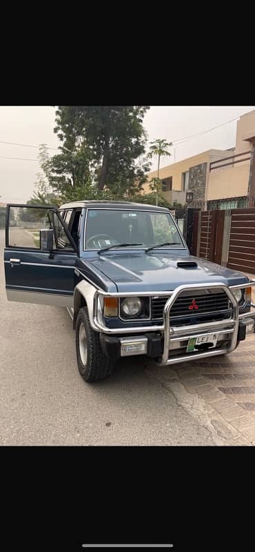 Mitsubishi Pajero 1989 0