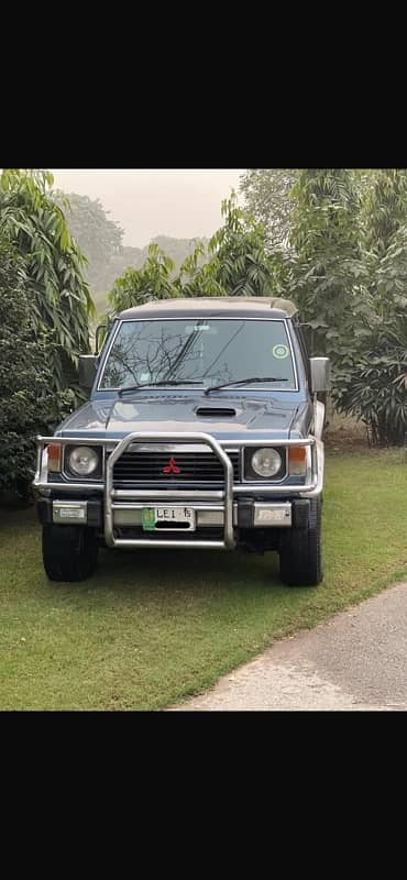 Mitsubishi Pajero 1989 2