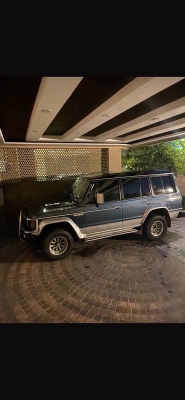 Mitsubishi Pajero 1989 4