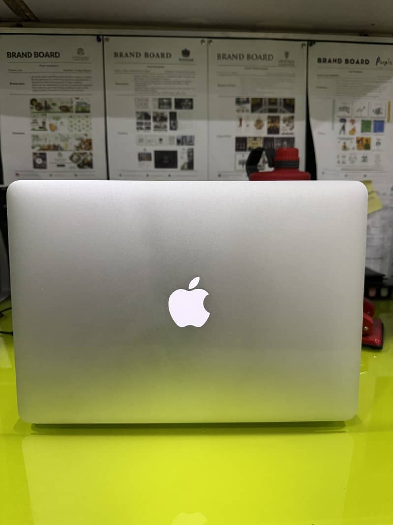 MacBook Air (13-inch) 2017 - with box & orignal accessories 4