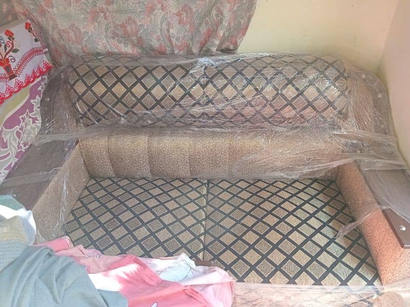 sofa set in new condition 0