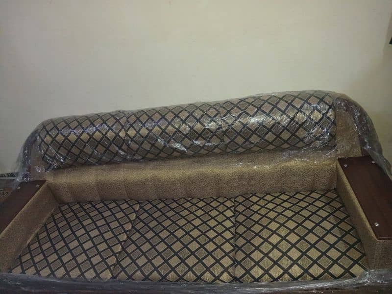 sofa set in new condition 2