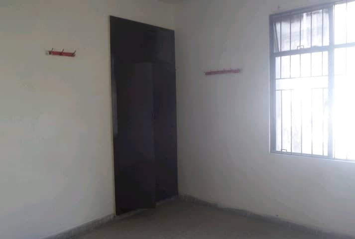 Affordable Upper Portion Of 1000 Square Feet Is Available For rent 0