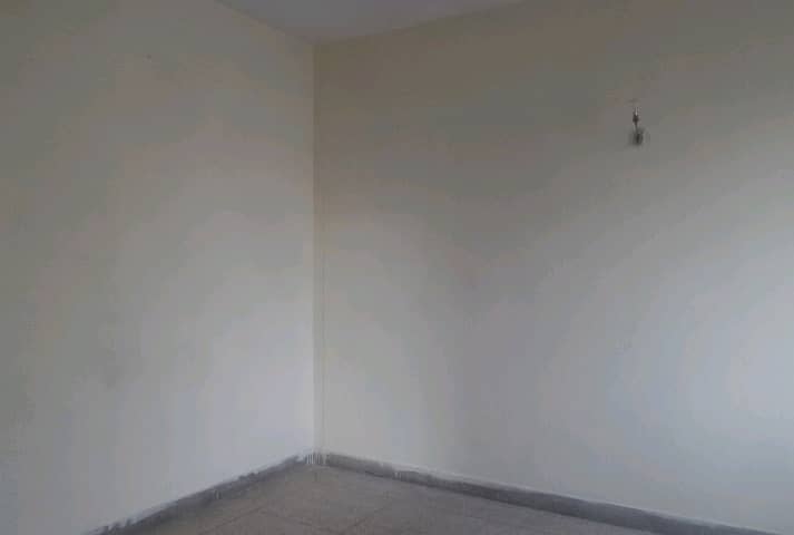 Affordable Upper Portion Of 1000 Square Feet Is Available For rent 3