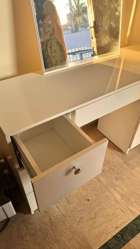 Paktameer white dressing table 0