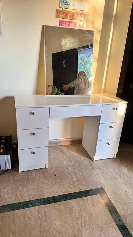 Paktameer white dressing table 1