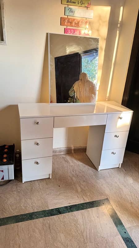 Paktameer white dressing table 2