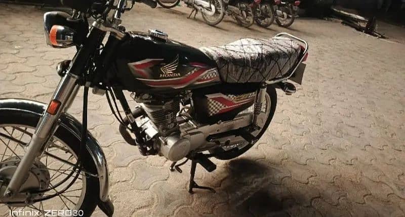 Honda CG 125 2024 Black 2