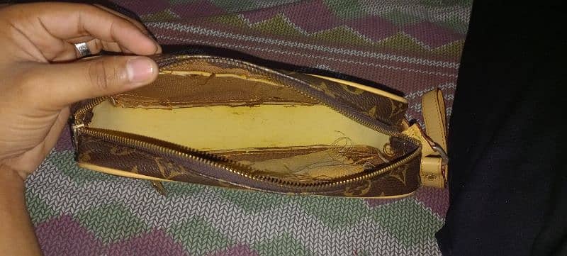 Vintage Authentic Louis Vuitton Marly Dragonne. . . 4