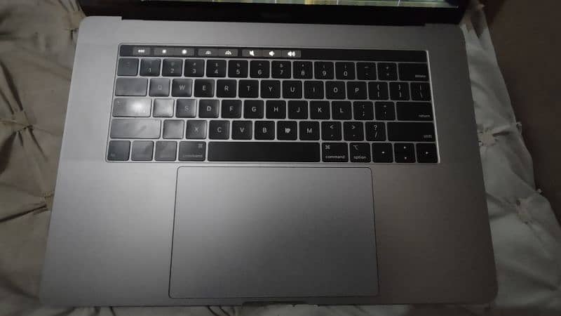 Macbook pro 2019 i9 read ad carfuly pls 6