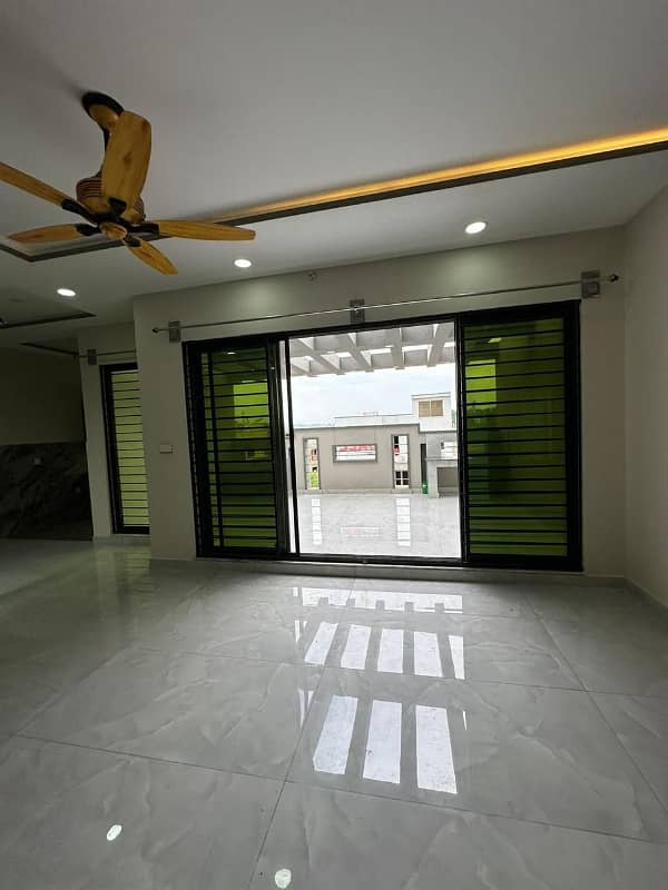 1 Kanal Corner Double Gate Brand New House For Sale 44