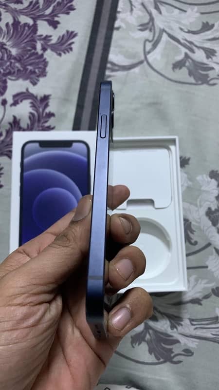 iphone 12 64gb with box waterpack factory unlock 3