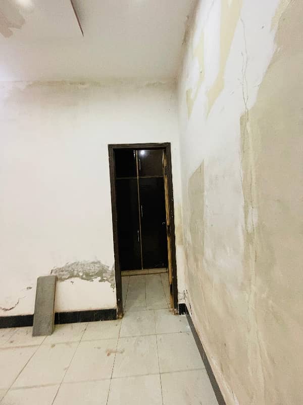 Valencia town 10 Marla lower porshan for rent 9