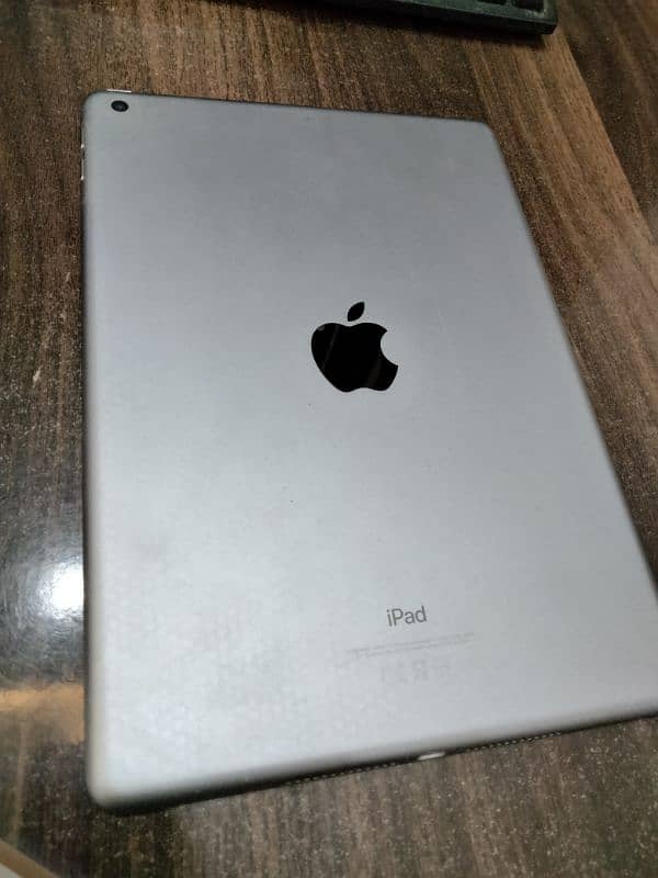 Ipad 6th generation 128gb 3