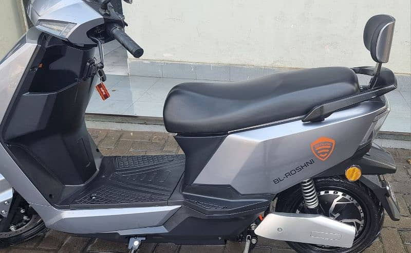 Electric Scooty 10/10 Condition 9