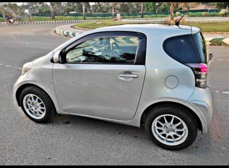 Toyota iQ 2012 5