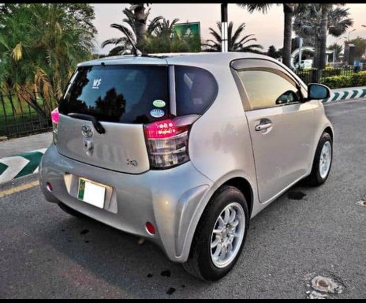 Toyota iQ 2012 8