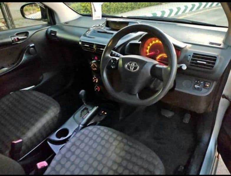 Toyota iQ 2012 10