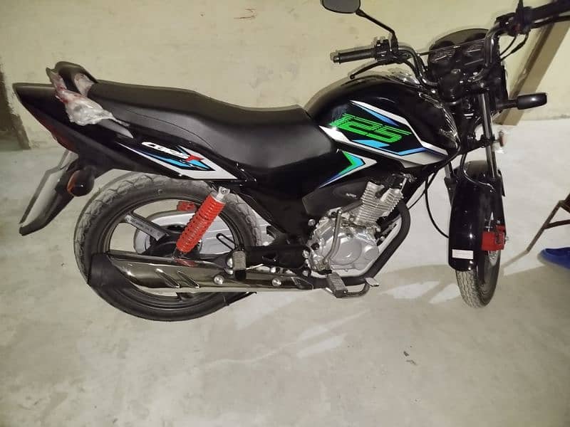 Honda CB 125F Only 400 KM Drive,Zero Meter Condition,Number Registered 0