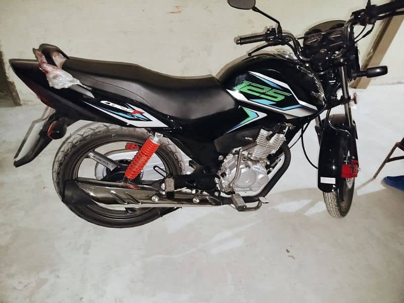 Honda CB 125F Only 400 KM Drive,Zero Meter Condition,Number Registered 3